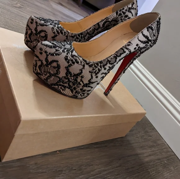 Christian Louboutin Daffodile "Stardust" - Picture 2 of 8